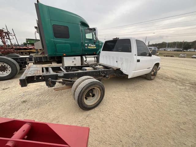 Image of Chevrolet 3500 equipment image 3
