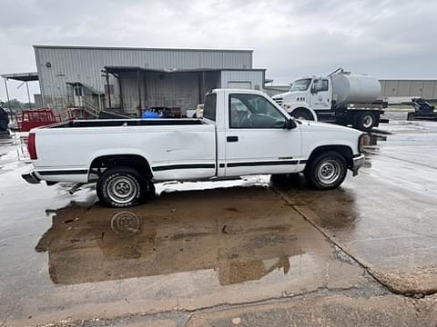 Image of Chevrolet C1500 equipment image 1