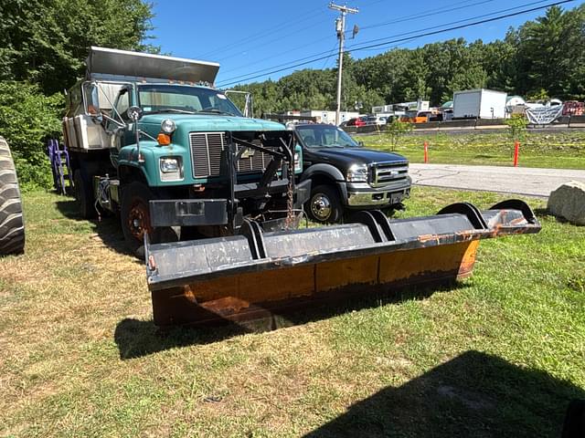 Image of Chevrolet C7500 equipment image 2