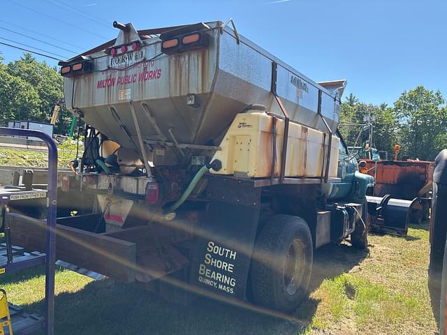 Image of Chevrolet C7500 equipment image 3