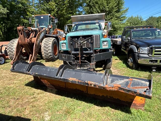 Image of Chevrolet C7500 equipment image 1
