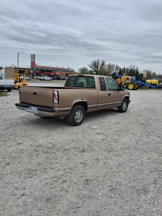 Image of Chevrolet GMT400 equipment image 4