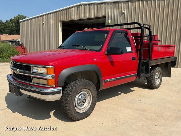 1996 Chevrolet K2500 Equipment Image0