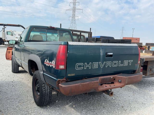 Image of Chevrolet 2500 equipment image 3