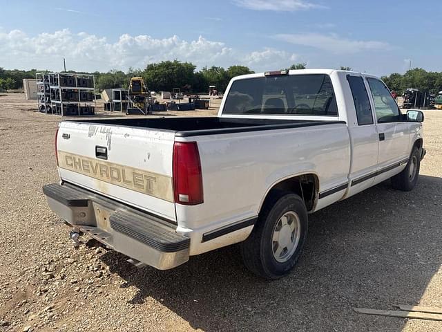 Image of Chevrolet 1500 equipment image 4