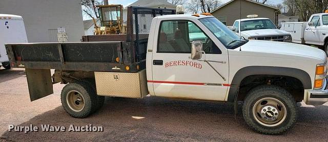 Image of Chevrolet 3500 equipment image 3