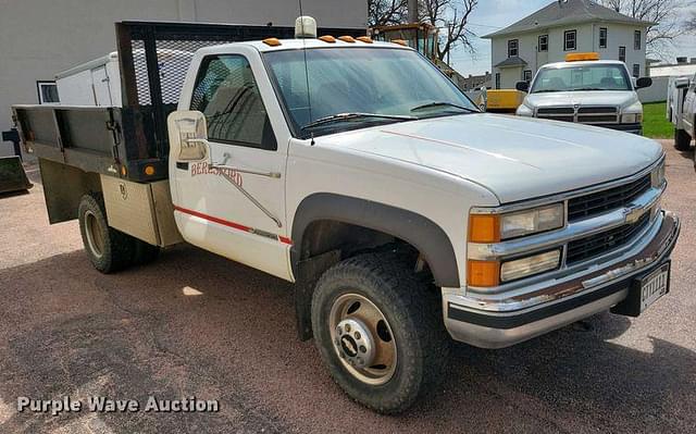 Image of Chevrolet 3500 equipment image 2