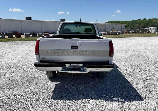 Image of Chevrolet K2500 equipment image 3