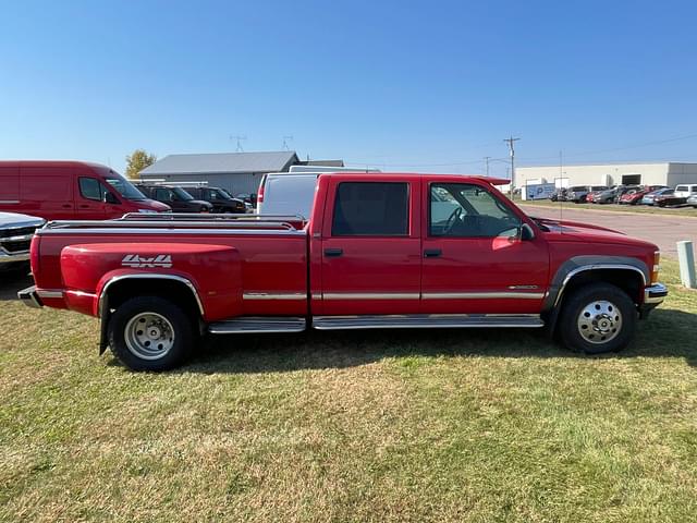 Image of Chevrolet C/K 3500 equipment image 3