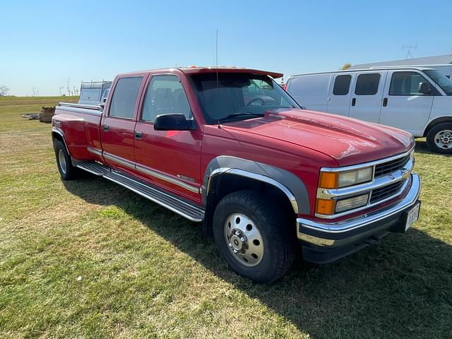 Image of Chevrolet C/K 3500 equipment image 2