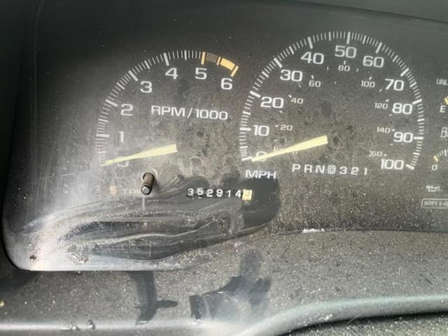 Image of Chevrolet 1500 equipment image 4