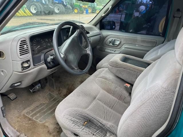 Image of Chevrolet 1500 equipment image 3