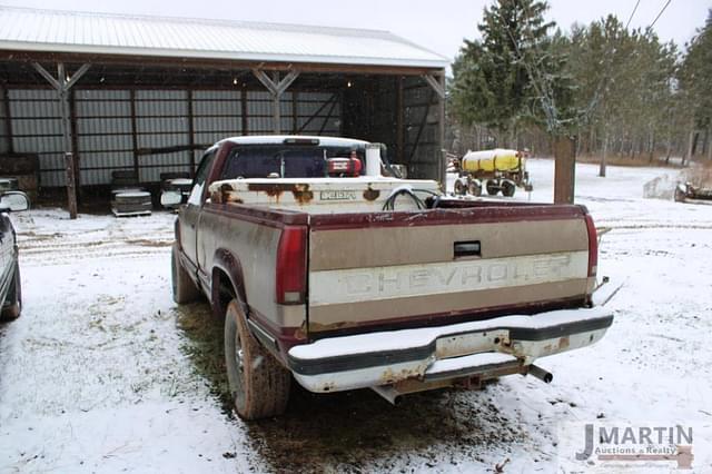 Image of Chevrolet 2500 equipment image 3