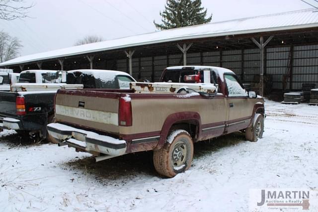 Image of Chevrolet 2500 equipment image 2