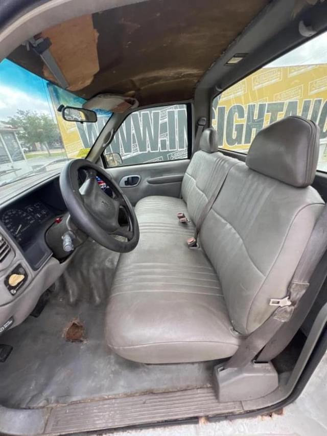 Image of Chevrolet 2500 equipment image 4