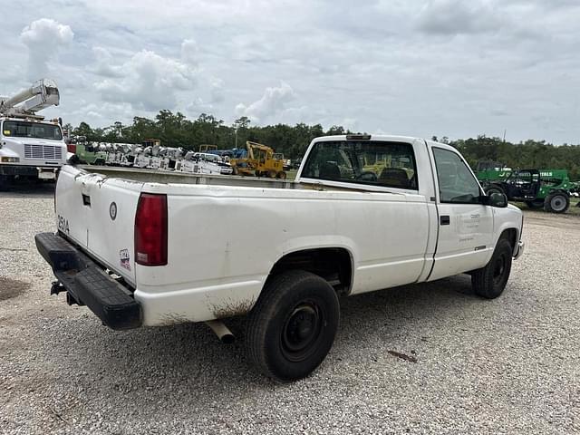 Image of Chevrolet 2500 equipment image 2