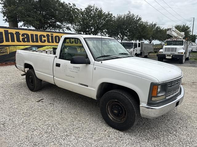Image of Chevrolet 2500 equipment image 3
