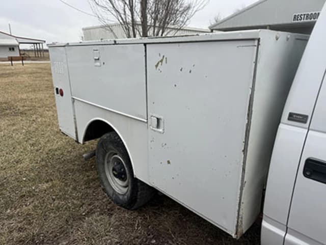 Image of Chevrolet 3500 equipment image 2