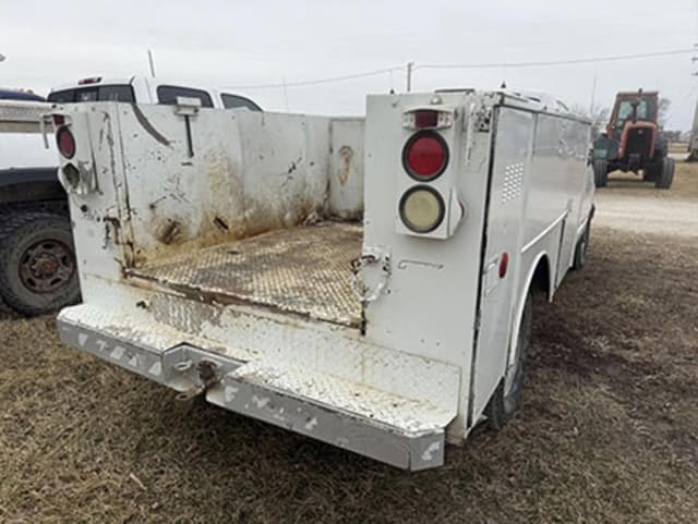 Image of Chevrolet 3500 equipment image 4