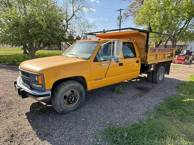 Image of Chevrolet 3500 equipment image 1