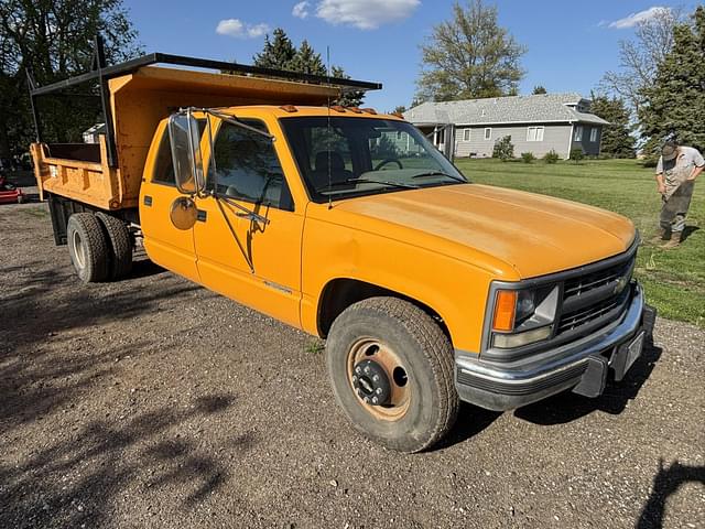 Image of Chevrolet 3500 equipment image 3