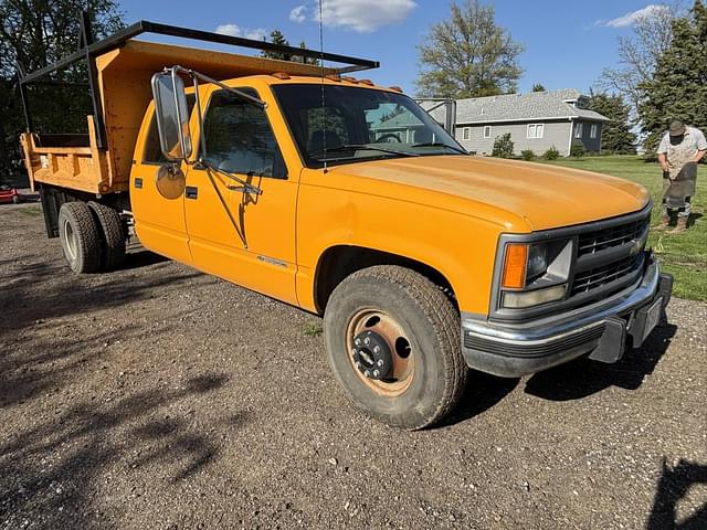 Image of Chevrolet 3500 equipment image 4