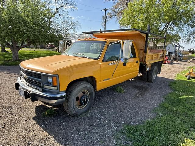 Image of Chevrolet 3500 equipment image 2