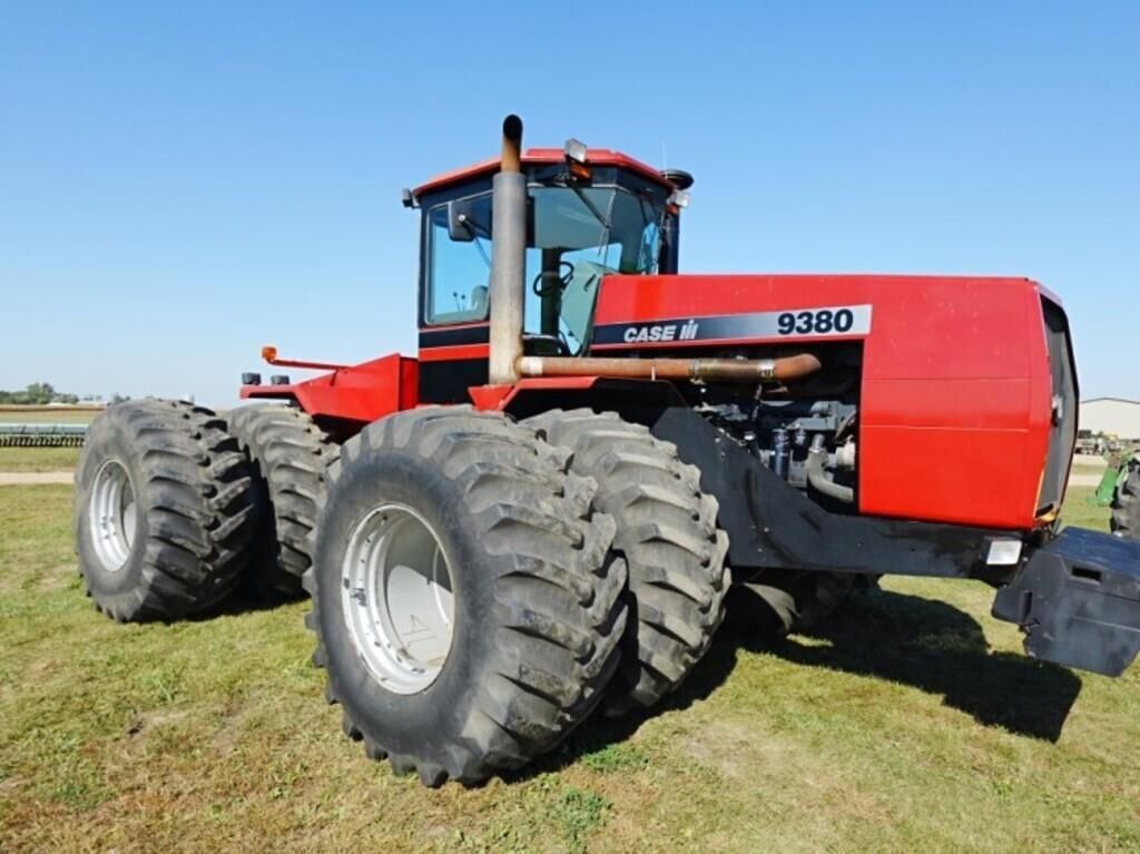 300 - 424 HP Tractors image