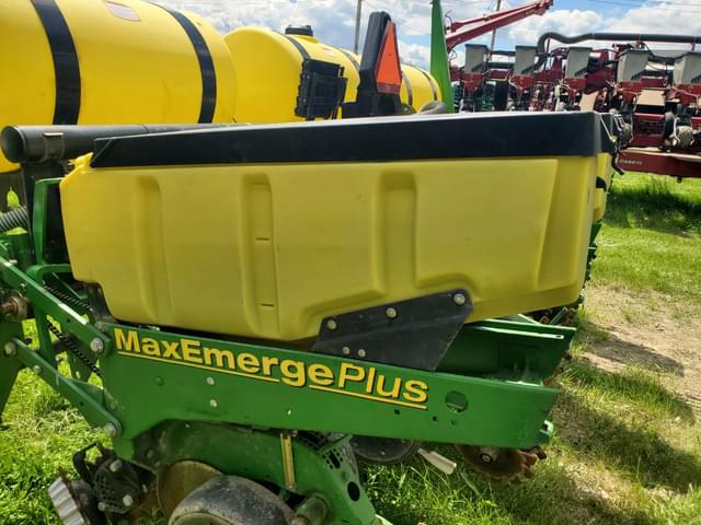 Image of John Deere 1750 equipment image 2