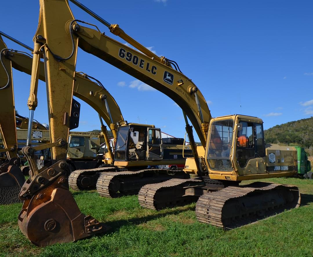 Image of John Deere 690E LC Primary image