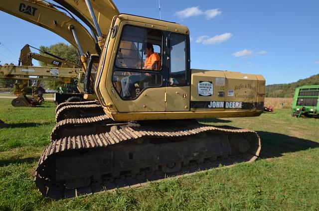 Image of John Deere 690E LC equipment image 2