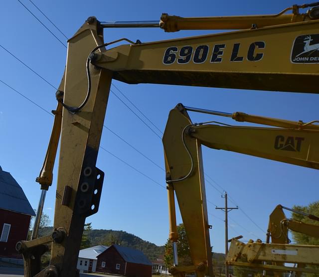 Image of John Deere 690E LC equipment image 4