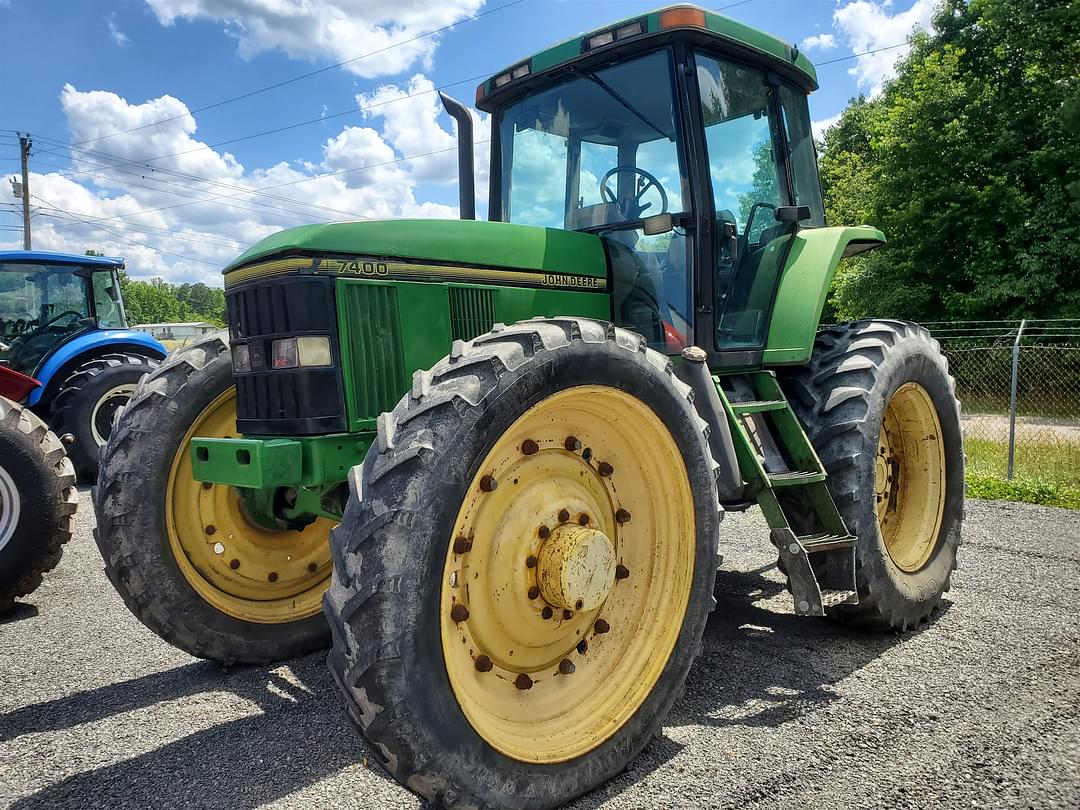 Image of John Deere 7400 Image 0