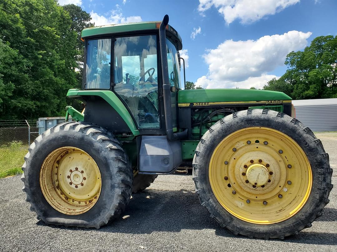 Image of John Deere 7400 Image 1