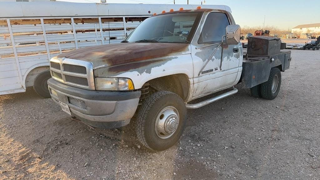 1996 Dodge Ram 3500 Equipment Image0