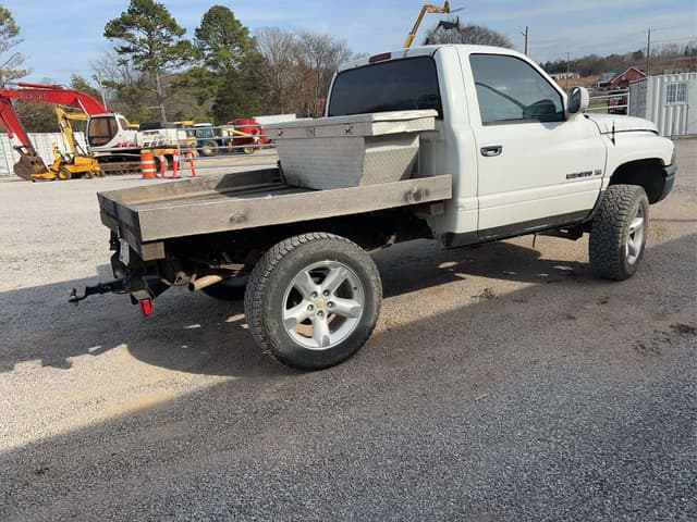 Image of Dodge Ram 1500 equipment image 2