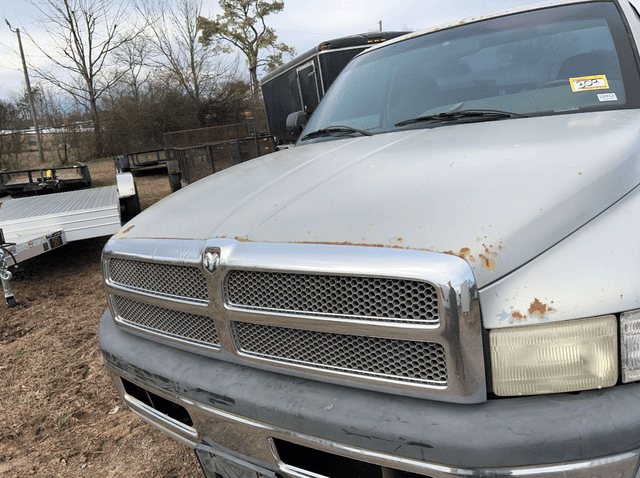 Image of Dodge Ram 2500 equipment image 2