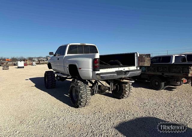 Image of Dodge Ram 2500 equipment image 2