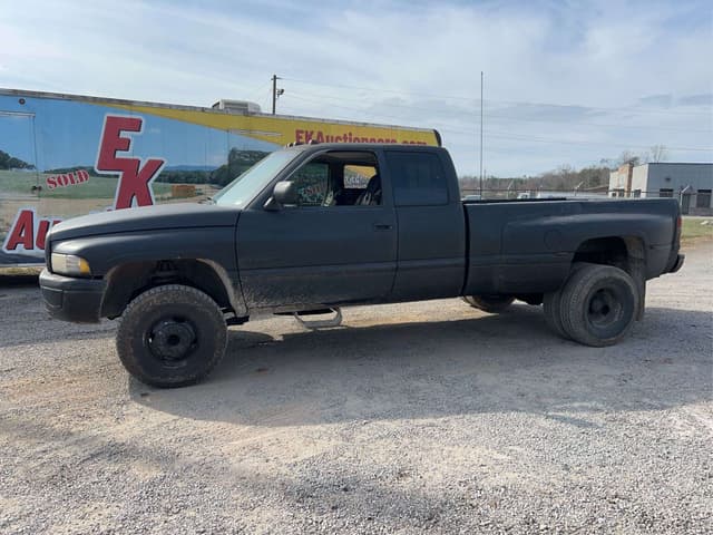 Image of Dodge Ram 3500 equipment image 2