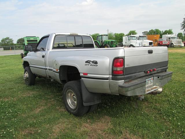 Image of Dodge Ram 3500 equipment image 3