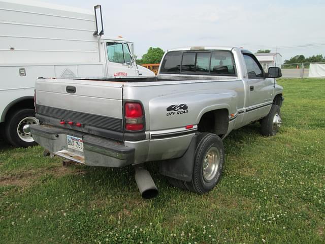 Image of Dodge Ram 3500 equipment image 2