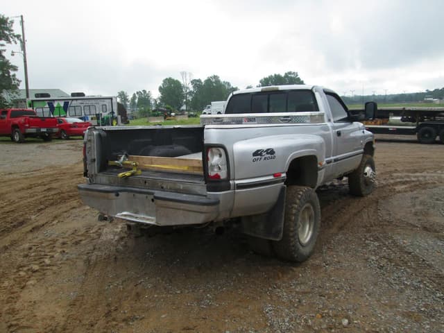 Image of Dodge Ram 3500 equipment image 2