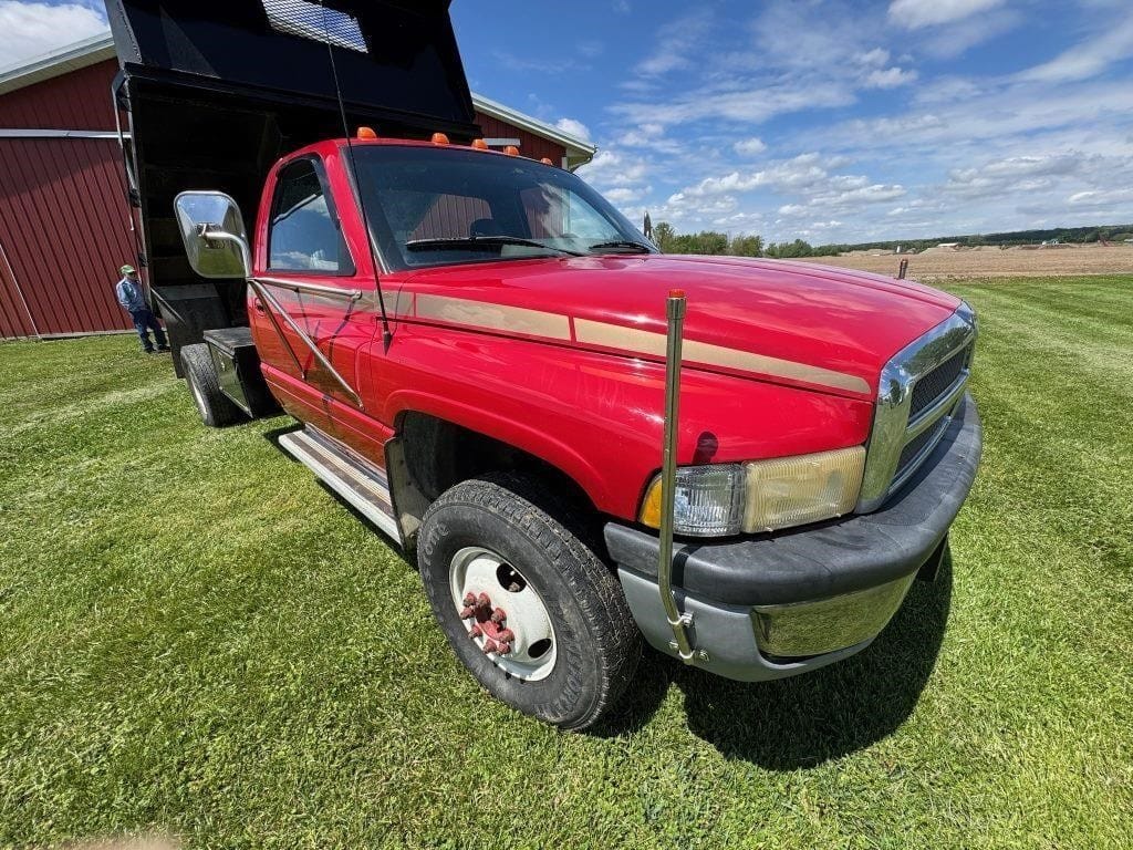 1996 Dodge Ram 3500 Equipment Image0