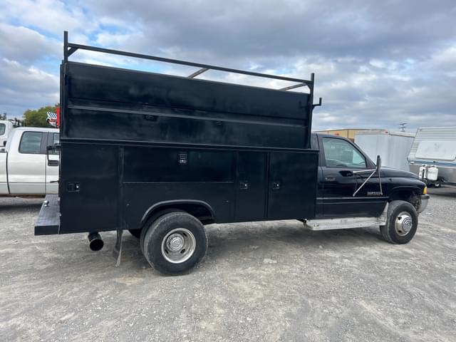 Image of Dodge Ram 3500 equipment image 2