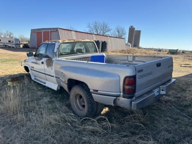 Image of Dodge Ram 3500 equipment image 3