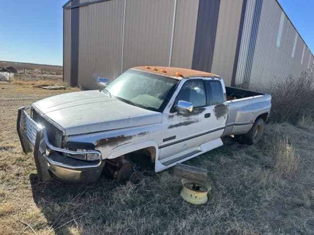 Image of Dodge Ram 3500 equipment image 2