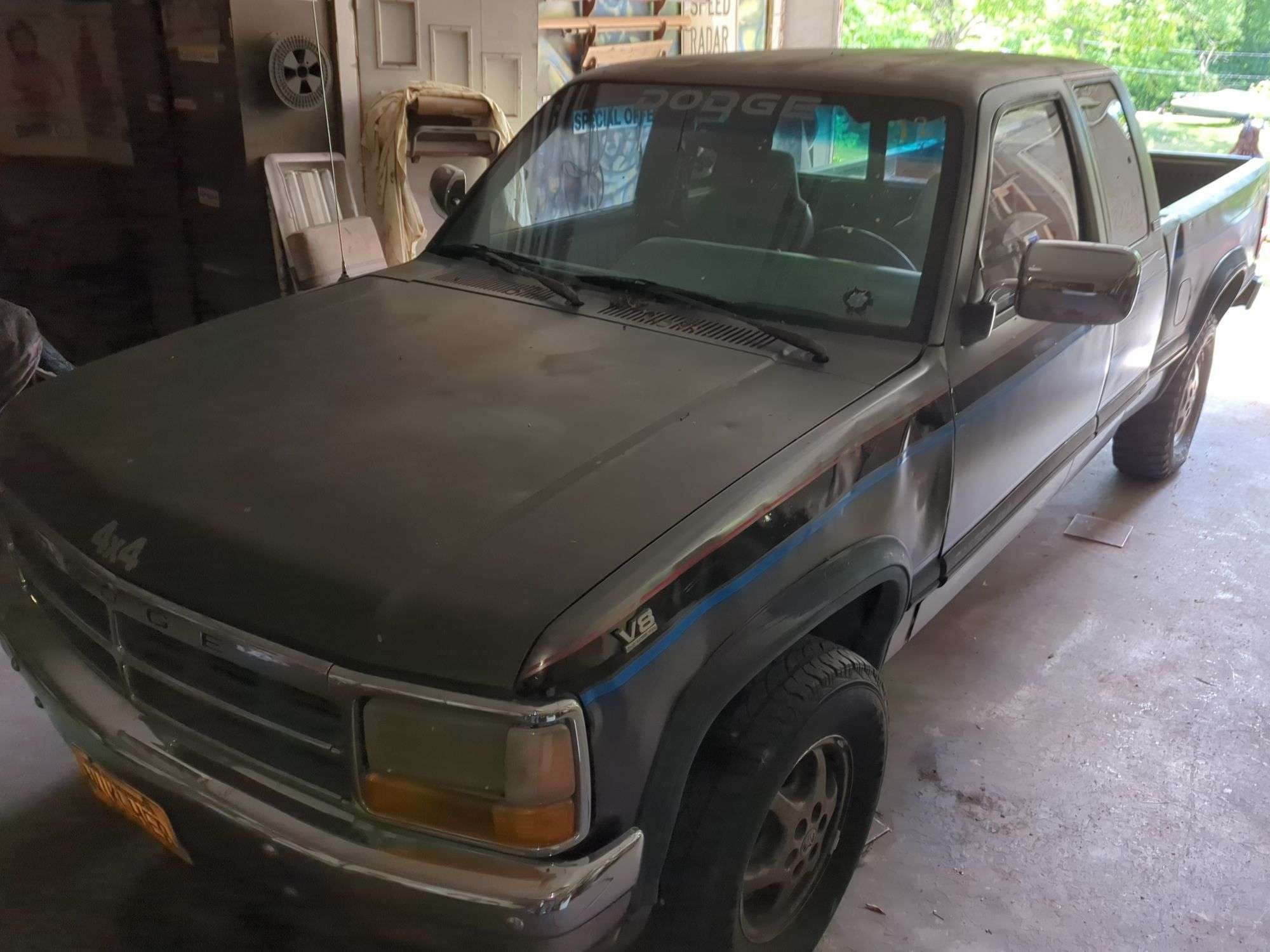 1996 Dodge Dakota Equipment Image0