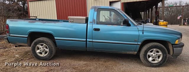 Image of Dodge Ram 1500 equipment image 3