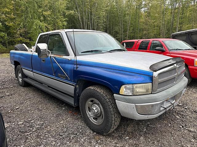 Image of Dodge Ram 2500 equipment image 2