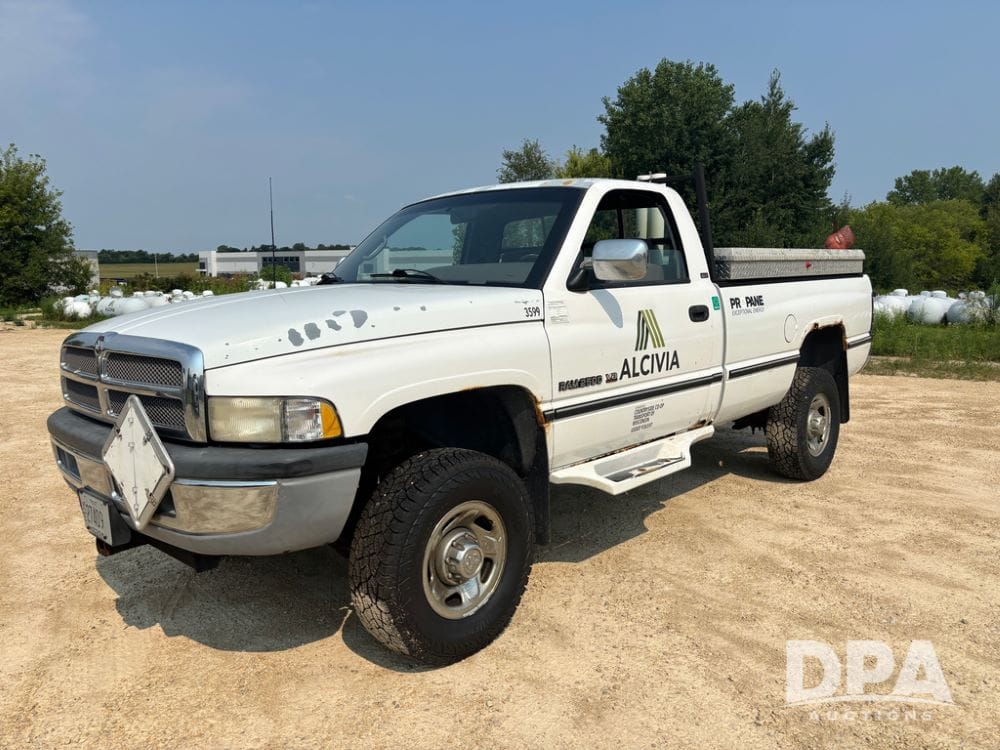 1996 Dodge Ram 2500 Equipment Image0